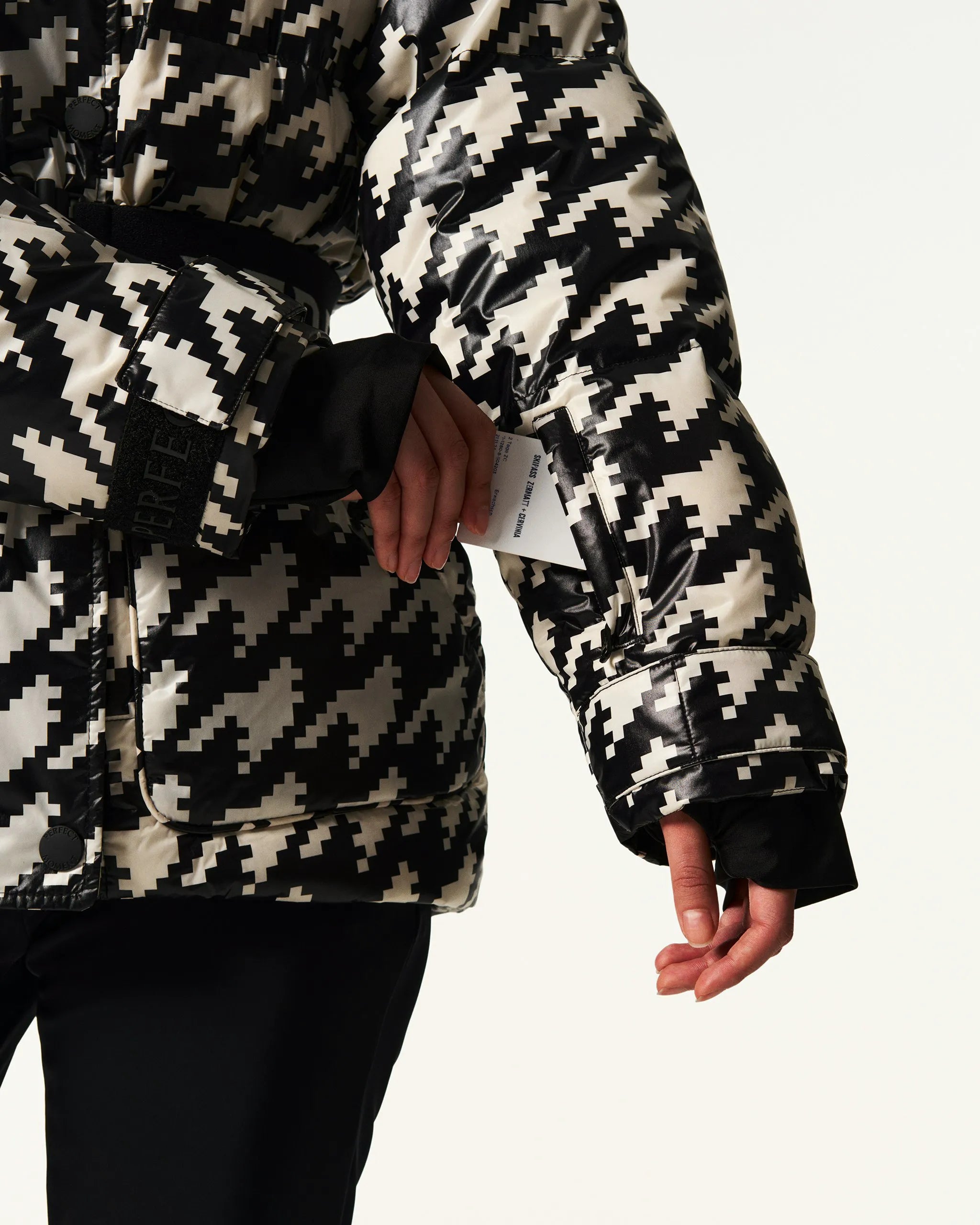 Black & White - Houndstooth Print