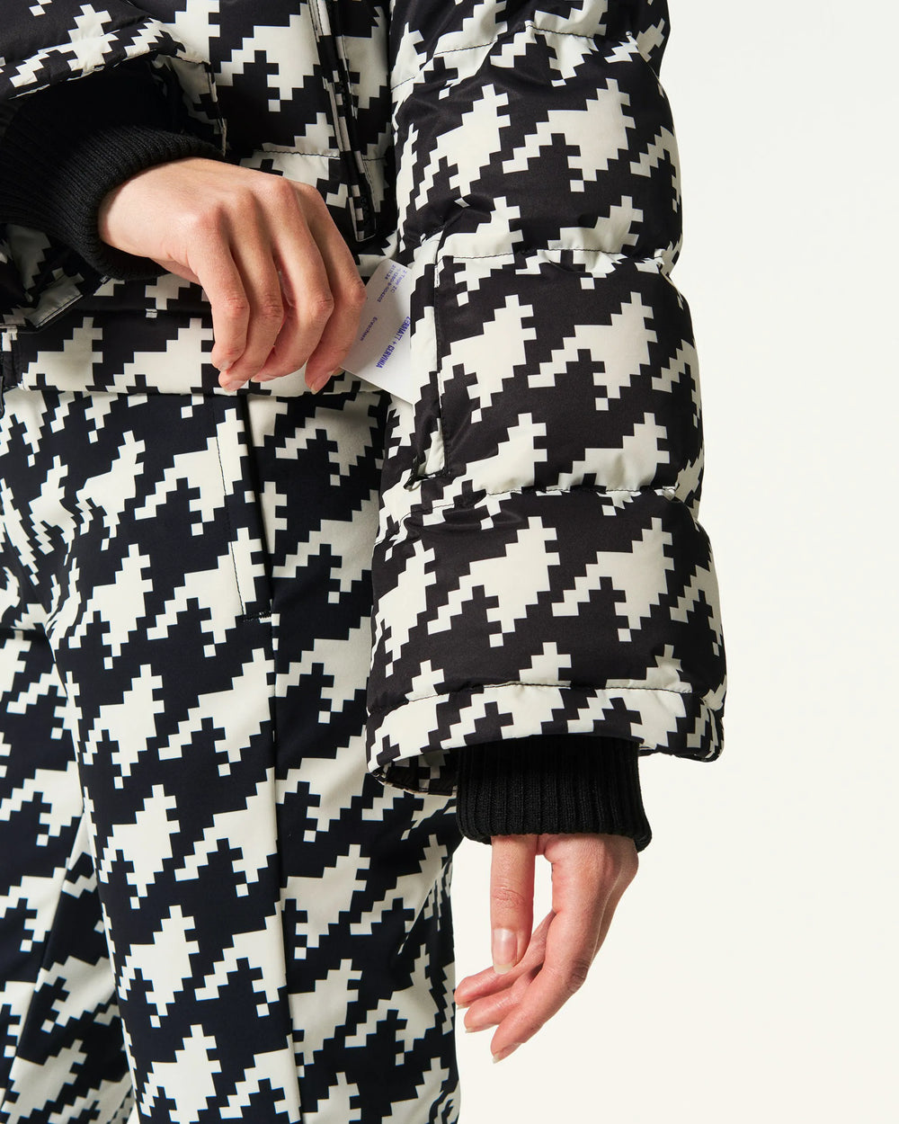 Black & White - Houndstooth Print